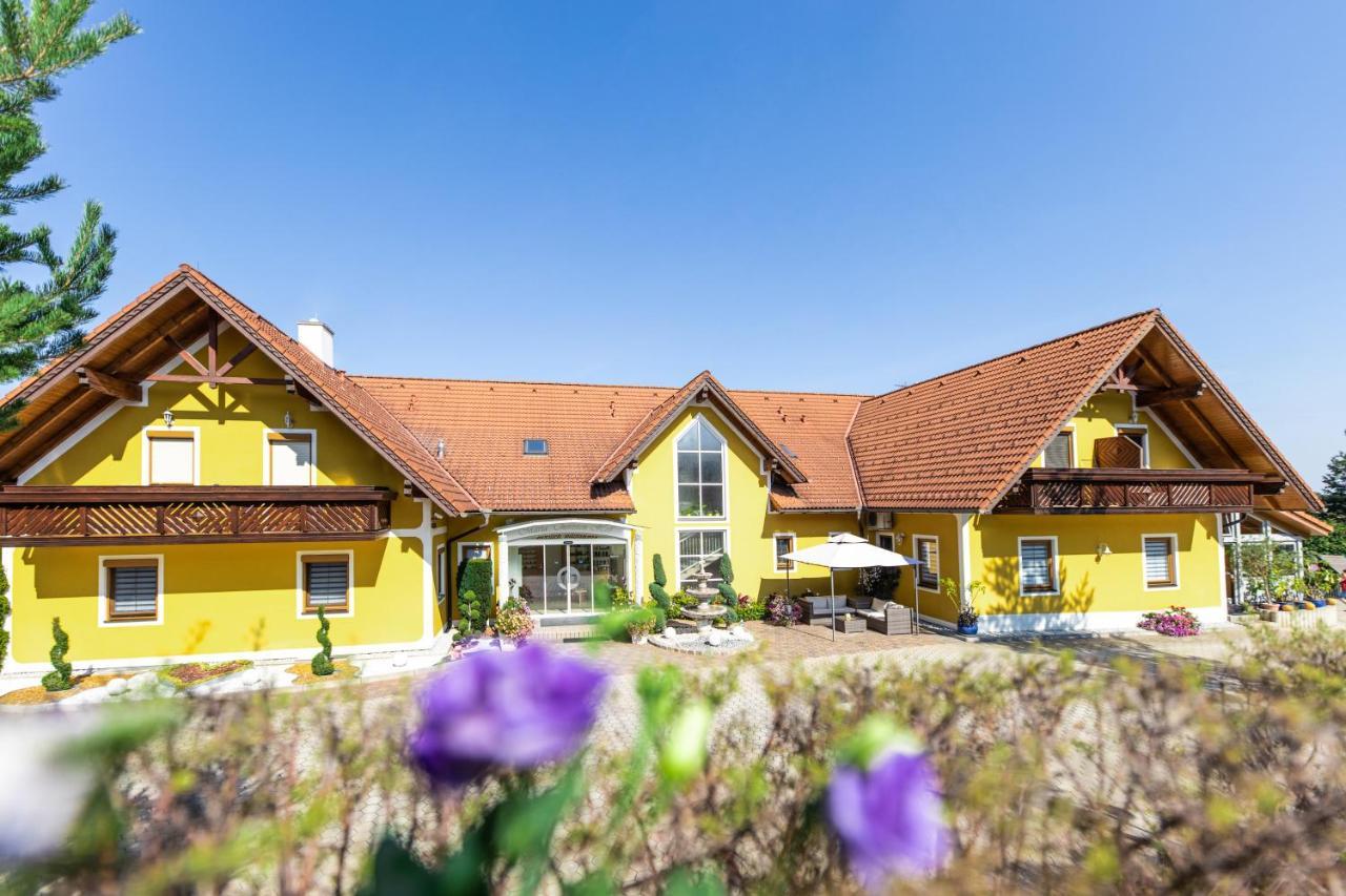 Maria Theresien Hof Loipersdorf Jennersdorf Exterior photo