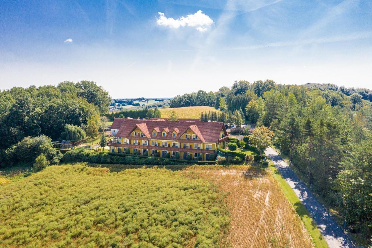 Maria Theresien Hof Loipersdorf Jennersdorf Exterior photo